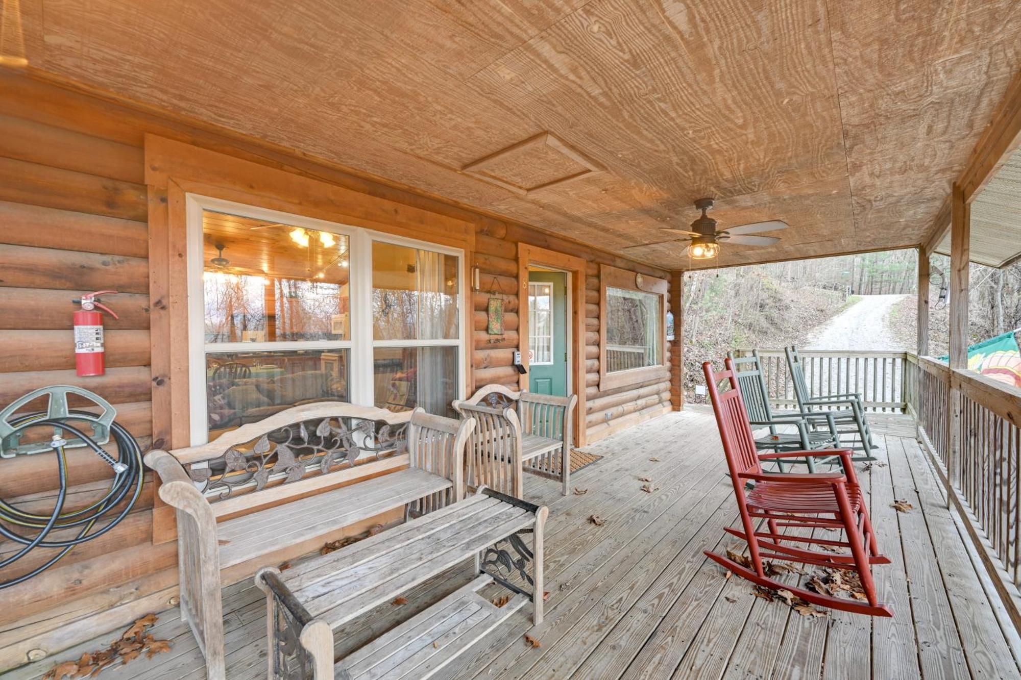 Cozy Deer Glen Cabin With Private Hot Tub And Porch! Брайсон-Сити Экстерьер фото