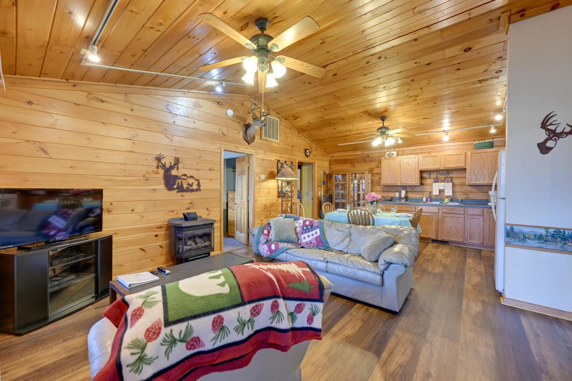 Cozy Deer Glen Cabin With Private Hot Tub And Porch! Брайсон-Сити Экстерьер фото