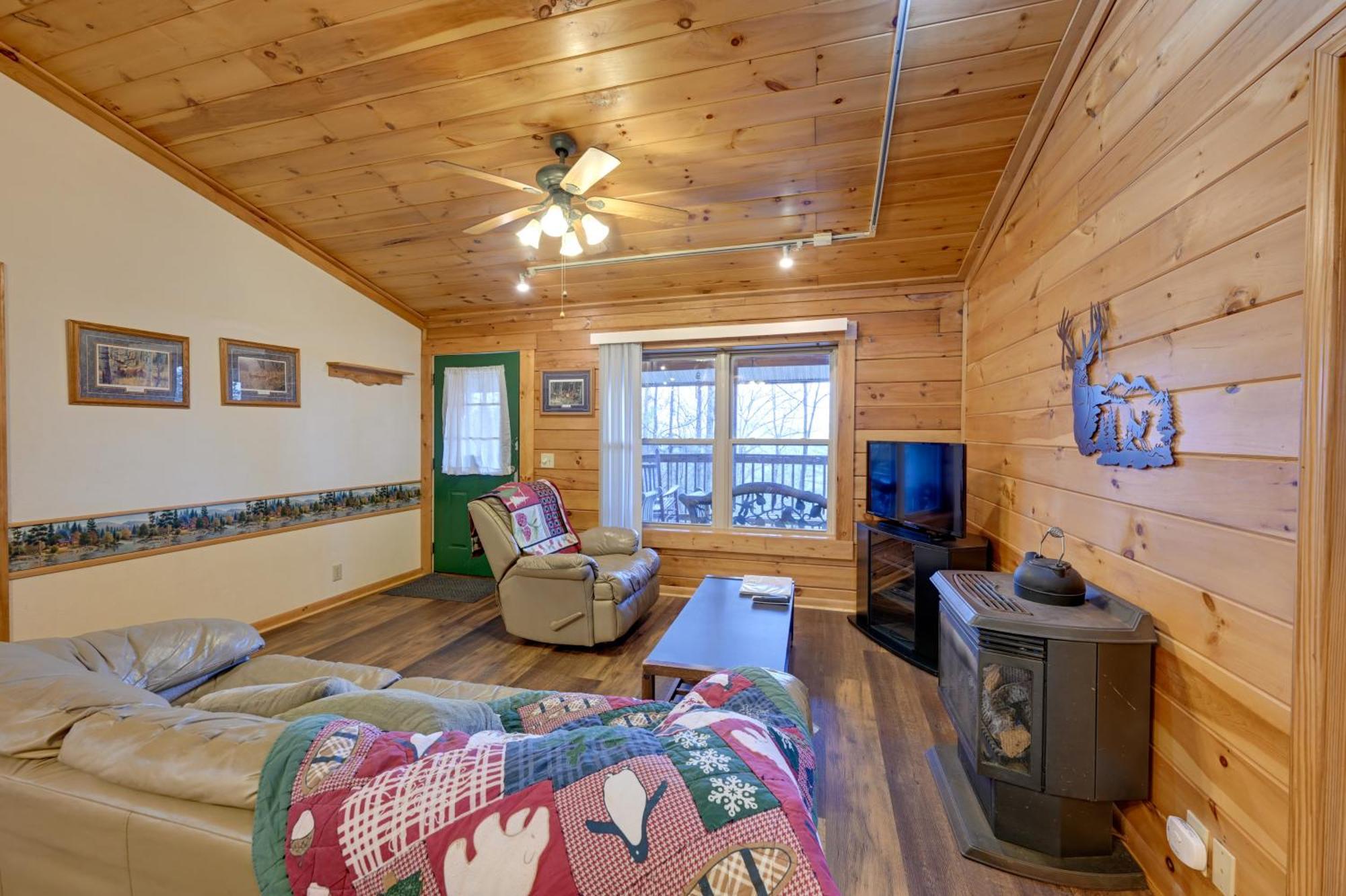 Cozy Deer Glen Cabin With Private Hot Tub And Porch! Брайсон-Сити Экстерьер фото
