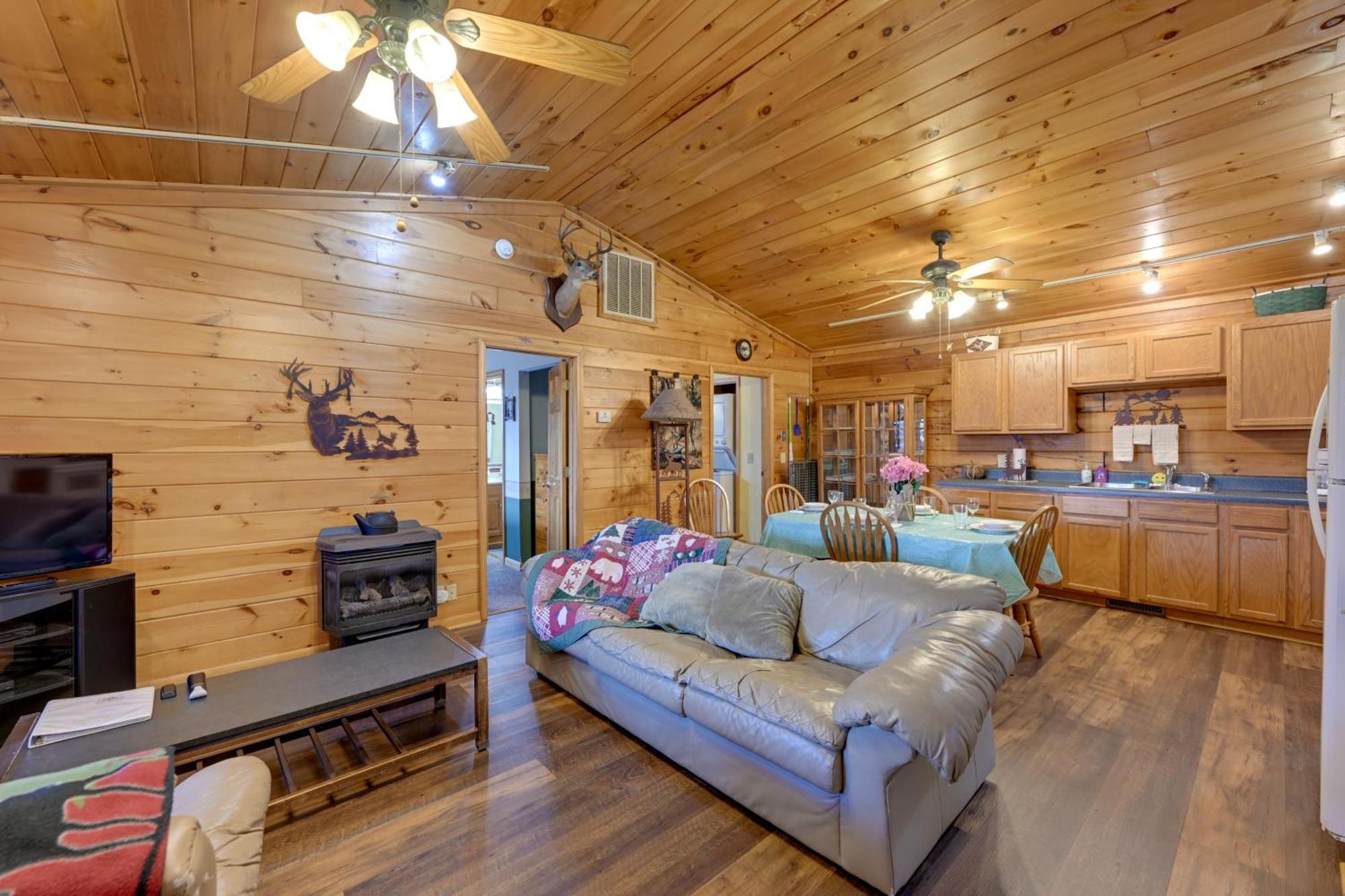 Cozy Deer Glen Cabin With Private Hot Tub And Porch! Брайсон-Сити Экстерьер фото