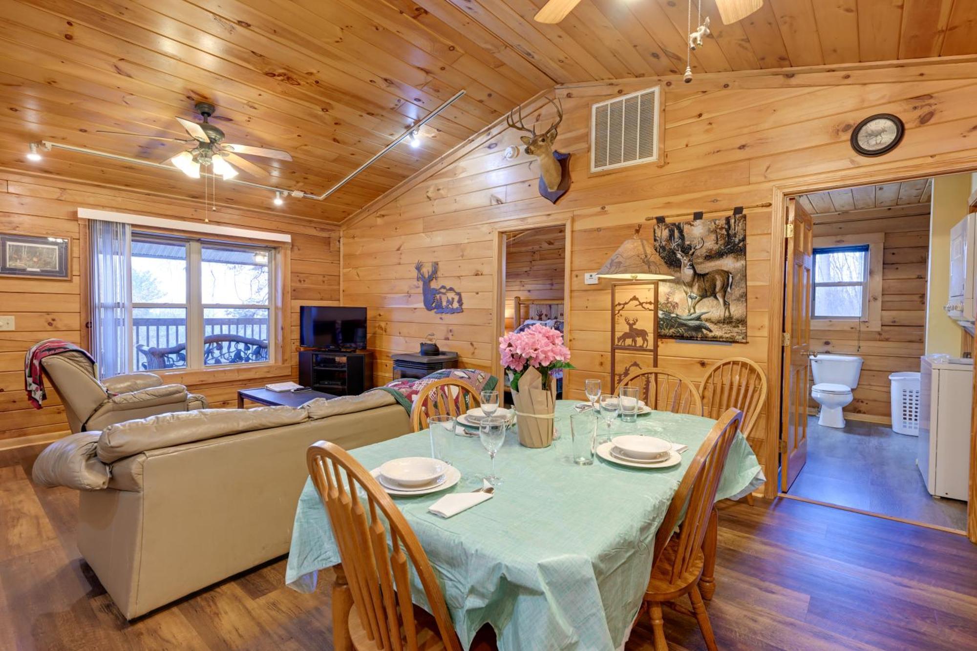 Cozy Deer Glen Cabin With Private Hot Tub And Porch! Брайсон-Сити Экстерьер фото